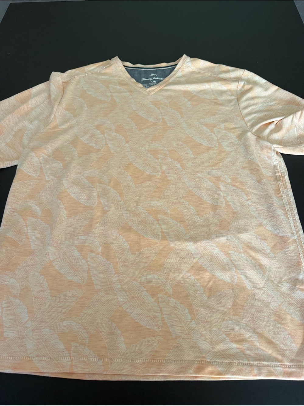 Tommy Bahama Grande V-Neck Men’s shirt Size Large